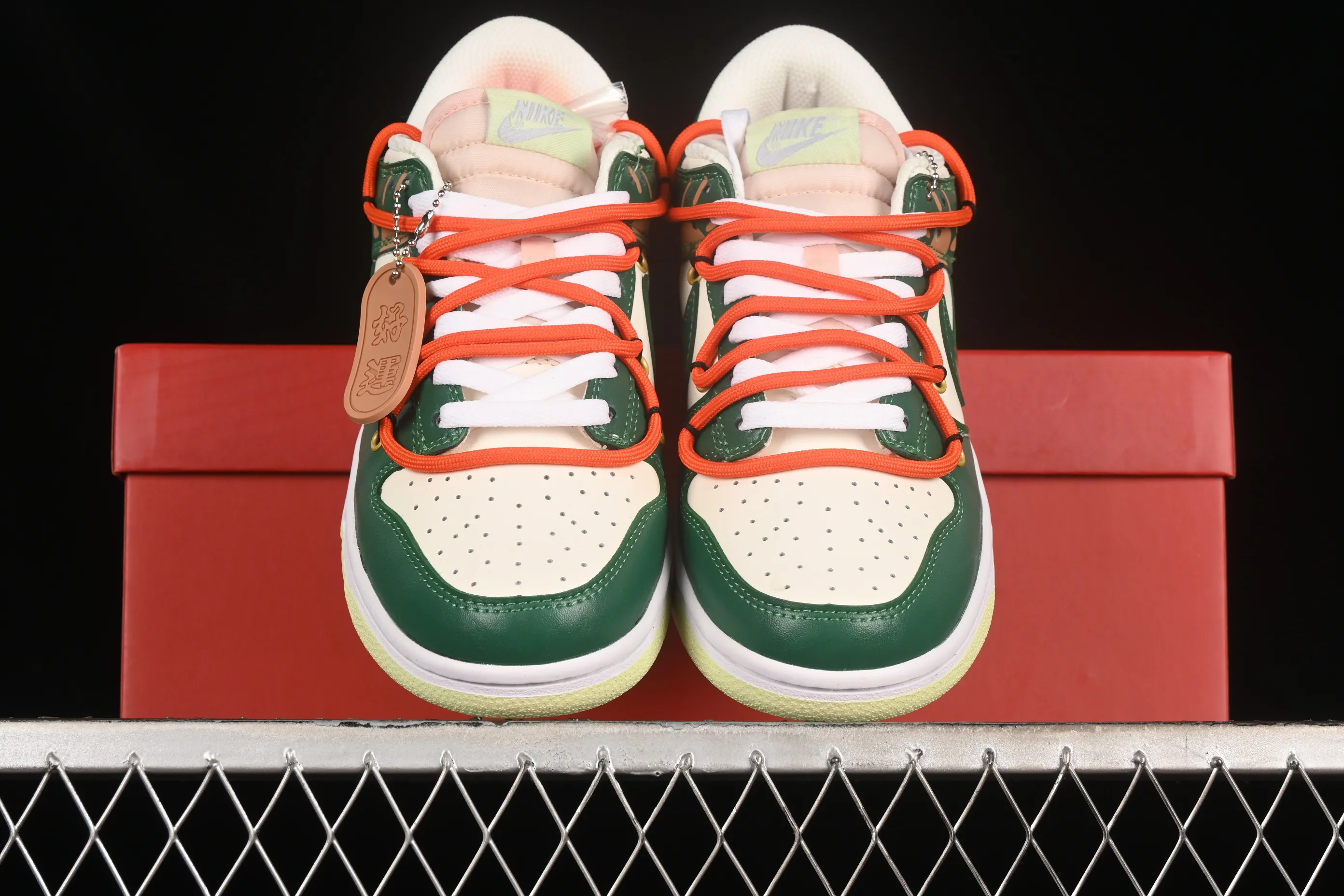 All Categories Nk SB Dunk Series Nk SB Dunk Low Low-top sneakers Nk Dunk Low "Year of the Dragon" Year of the Dragon limited theme SB low-top casual sneakers DD1503-600